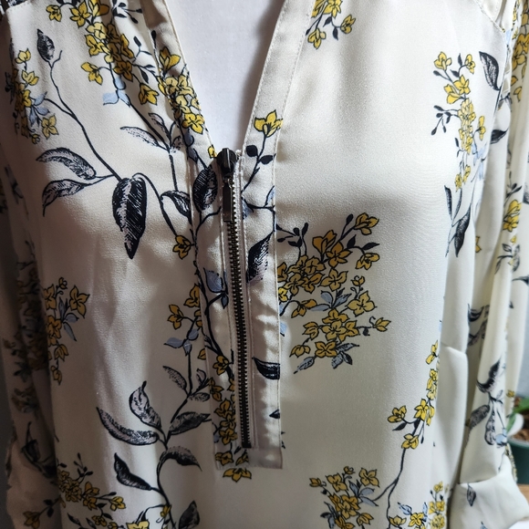 Maurices Floral Blouse - Picture 4 of 8